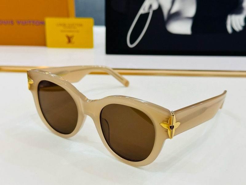 LV Sunglasses 493